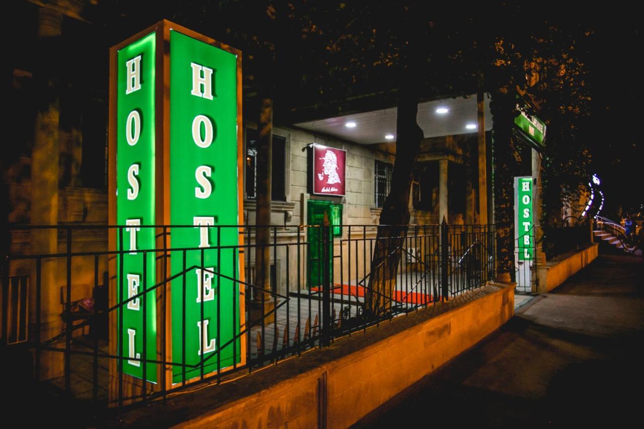 Sherlock Holmes Hostel Baku Eksteriør bilde