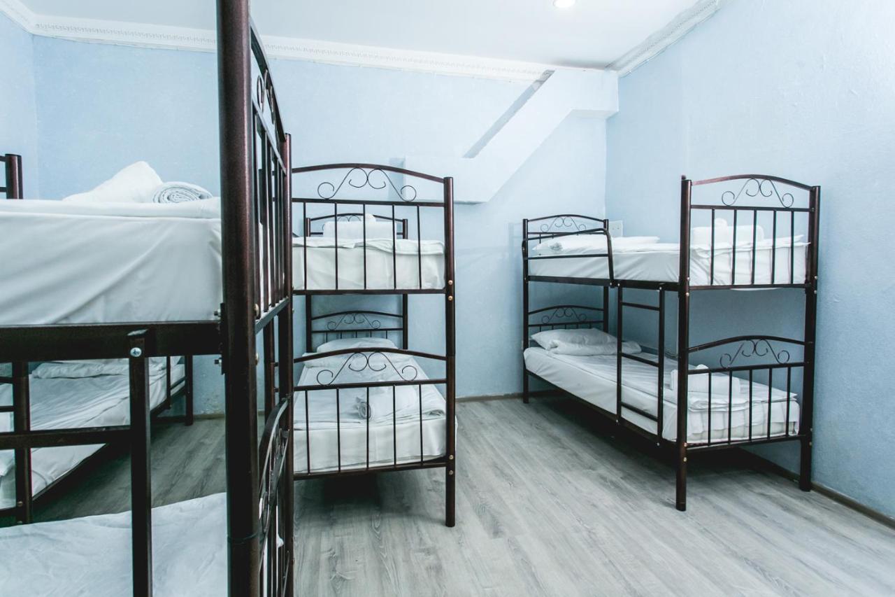 Sherlock Holmes Hostel Baku Eksteriør bilde