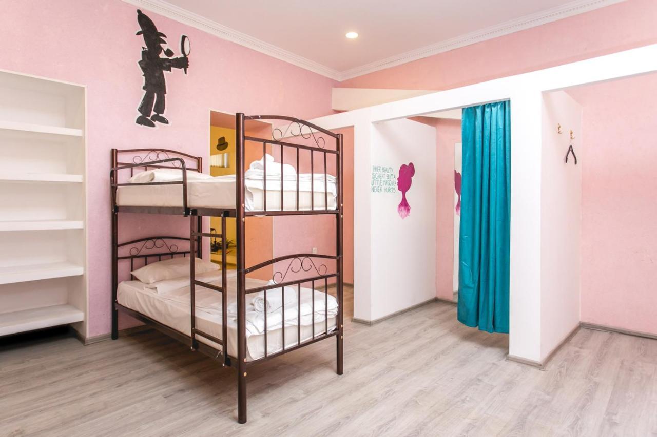 Sherlock Holmes Hostel Baku Eksteriør bilde
