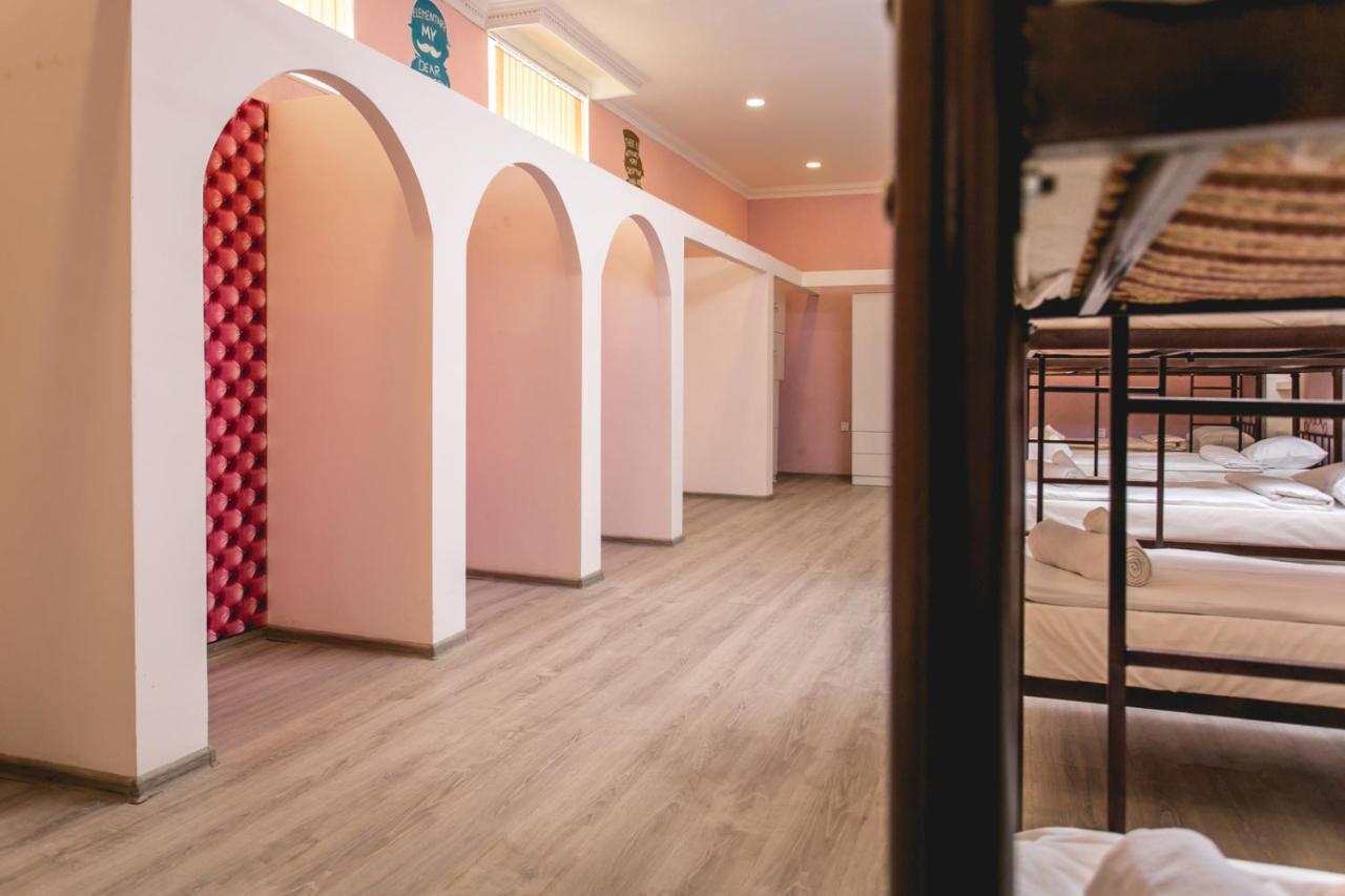 Sherlock Holmes Hostel Baku Eksteriør bilde