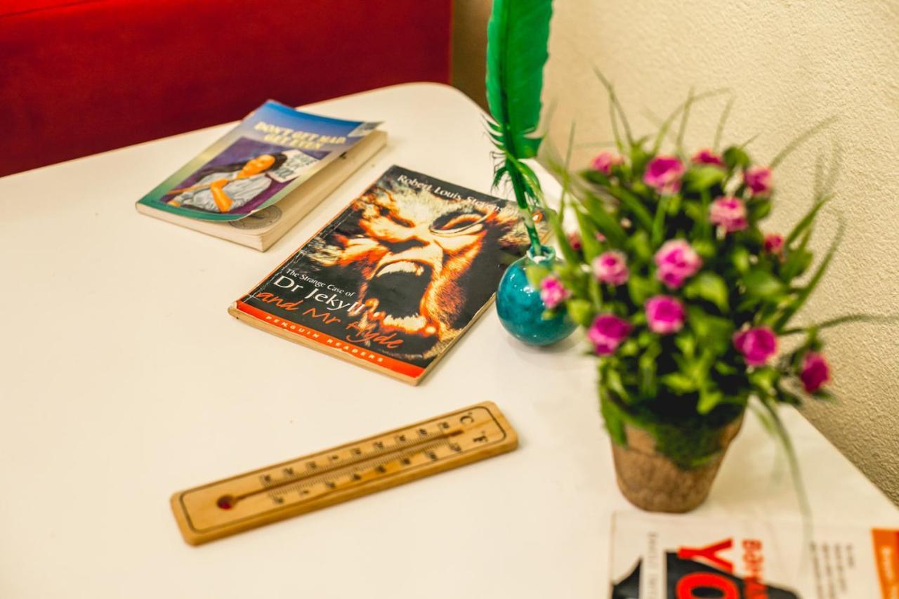 Sherlock Holmes Hostel Baku Eksteriør bilde