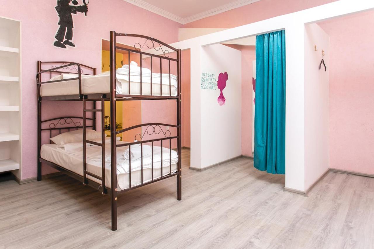 Sherlock Holmes Hostel Baku Eksteriør bilde