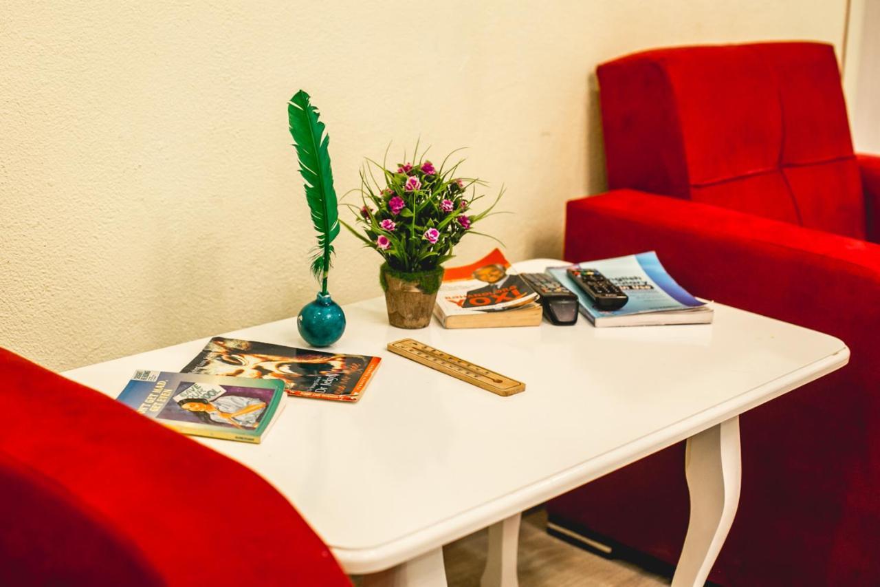 Sherlock Holmes Hostel Baku Eksteriør bilde