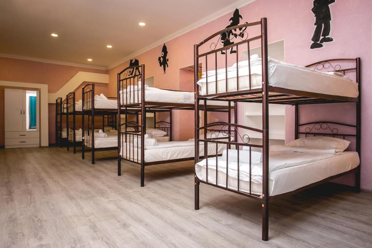 Sherlock Holmes Hostel Baku Eksteriør bilde