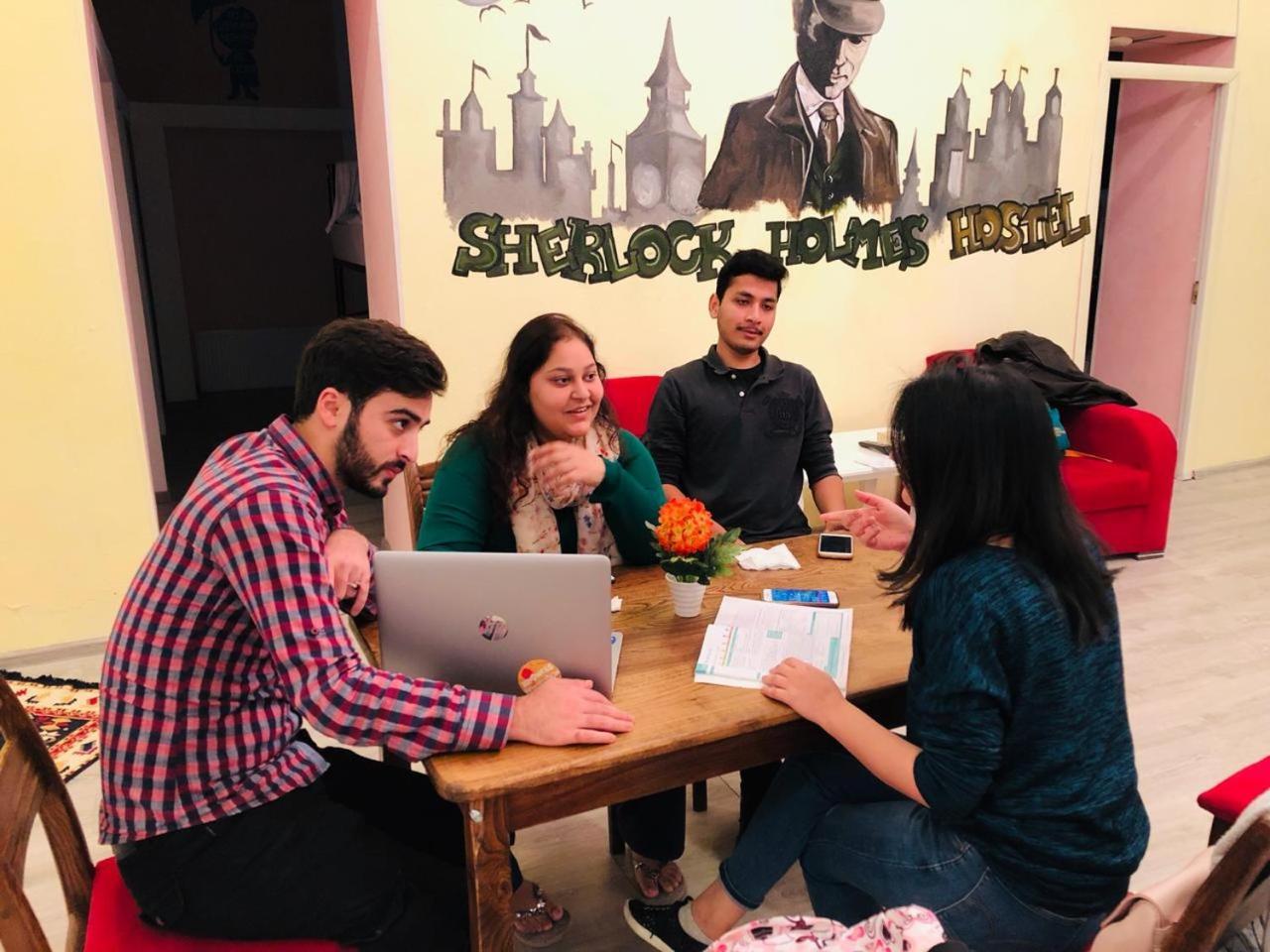 Sherlock Holmes Hostel Baku Eksteriør bilde